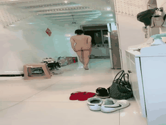 反差苗条翘臀少妇苗芳芳居家激情爱爱