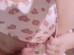 4K超清白虎少女厨房激情：小母狗口交舔穴后被后入内射狂欢！