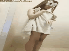 00后清纯嫩妹居家调教自拍：一线天白虎穴被男友干到红肿