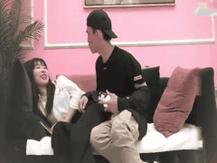 大学生援交激情：沙发后入约炮漂亮兼职女学生嫩穴