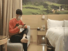 鸭哥力作：白虎馒头穴极品外围小姐姐魔鬼身材激情燃烧