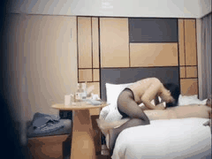 高颜值黑丝美女苗条白腿大开，迎接激烈舔弄玩弄诱惑