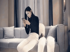 镜前后入诱惑：高价网约超美尤物肤白大长腿搔首弄姿