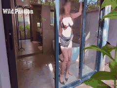 浴室狂野激情：爱玩夫妻KLcouple6699的热恋之夜