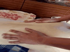 农村熟女自拍：肥臀大奶老阿姨居家操逼，逼毛白了还操到尿失禁