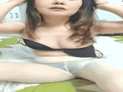 极品丝袜少妇菲菲大尺度私拍：丝足诱惑跪床后入高潮福利