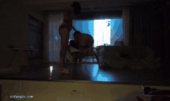 高颜值留学生女同情侣居家调教自拍_S女玩弄M女舔舐狂吻_骚浪到让人欲罢不能