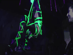 发光绳索紧缚娇躯颤栗_按摩棒深埋狂野震动_女女调教高潮迭起欲仙欲死