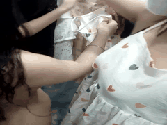 商场嫩萝莉闺蜜大胆露出互舔_樱桃小奶边逛边晃_更衣间自慰潮吹高潮喷不停