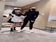 美美子套路直播：萝莉女仆白袜瑜伽裤羞辱调教，舔脚闻鞋女同刺激