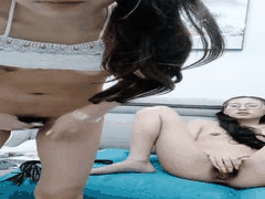 双胞胎姐妹花激情互慰直播，高潮喷射诱惑无限