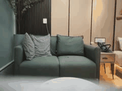 纤细美少女80斤诱惑：高清近视角骑乘后入激情大片