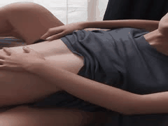 巨乳学姐的禁忌诱惑！远距离女友在旁，却沉迷无套中出大学狂欢