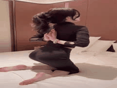 极品巨乳瑜伽老师白虎诱惑！骑乘位大屁股太刺激忍不住内射