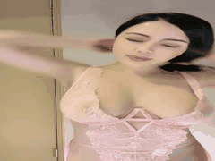 G奶女神斯嘉丽魅力爆棚：和尚见了也把持不住，全程浪言骚劲十足！