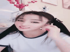 童颜巨乳女神咪咪子尺度全开 裸舞诱惑疯狂扣穴喷水高潮