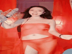 童颜巨乳女神咪咪子尺度全开！裸舞诱惑疯狂扣穴喷水高潮