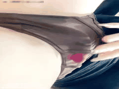 黑丝家居服下高颜值少妇猛拉衣领露出巨乳，眼神勾魂瞬间变身欲女_1