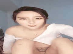 安吉拉JR499完整版：巨乳姐姐诱惑乳交秀