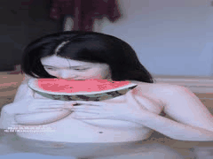 韩国G杯巨乳美女泳池湿身漏点：极限挑逗揉穴撩奶头完整版