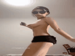 女神小萱无套狂插高潮迭起，大白兔狂甩眼神迷离