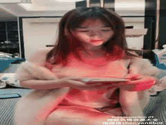 E杯爆乳尤物发情自慰：假阳具猛插嫩穴浪叫高潮！