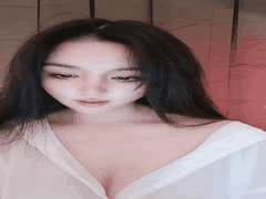 童颜巨乳女神姑奶奶裸舞撩人，狂野扣穴喷潮尺度尽显