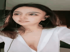 童颜巨乳女神咪咪子尺度全开！裸舞诱惑疯狂扣穴喷水高潮_2