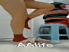 儿子身后偷脱衣_骚妈揉奶玩逼险被发现_母狗乱交露出合集