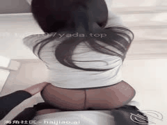 楼梯间禁忌激情：小叔子耍赖揉穴塞嘴，嫂子忍不住叫床刺激到缴械