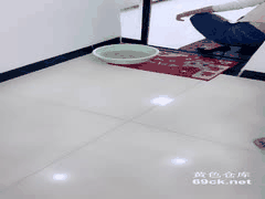 大哥不在家，骚嫂子独自打扫时被言语挑逗后强行侵犯
