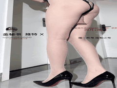 金秘书户外大胆露出_异物插入自慰狂喷高潮