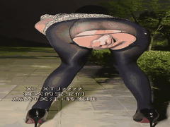 小兔酱大长腿御姐户外一字马喷水自慰_大马路敏感腿软_车喇叭惊魂不断