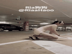 Ria狗狗户外露出福利姬自拍：舔马桶高跟鞋大胆玩逼