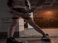 户外自慰羞耻直播！小母狗被爸爸分享给哥们儿看，湿透一片太刺激