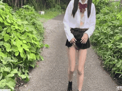 双马尾学生野外露出惊慌颤抖！惨遭内射高潮