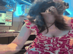 丝袜美腿骚货【xigua2002】公共场所跳蛋流水 勾引路人吃奶 厕所发骚 7 #户外 #露出 #丝袜 #xigua2002 #跳蛋