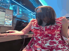 SP站露出女神xigua2002：打车酒吧网吧啤酒瓶猛插喷水高潮超刺激！