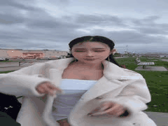 街头最大胆露出骑乘！黑丝人妻汐梦瑶绿帽调教内射，路人擦肩险被发现太刺激