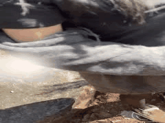 乱伦户外野战刺激：和淫妻母狗妹妹路人擦肩时，她急切催促快点！