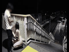 urachihiro大胆人前露出，刺激户外诱惑秀