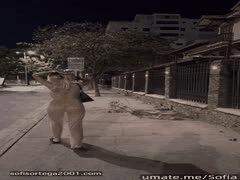 索菲亚户外露出第二十二期：几乎全裸透明，大街监控保安行人一览无余！