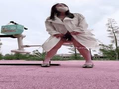 小汤圆大胆人前露出！超刺激尺度挑战极限