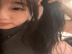 Olivia童颜巨乳楼梯间自慰高潮喷水！户外露出诱惑