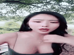 公园野战极品！丰满熟女勾引环卫大爷口硬后入肛爆，三通骚妇最后吞精