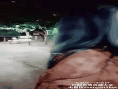 户外微风拂面爆乳美女解衣挑逗，阳光下乳头挺立娇喘旷野