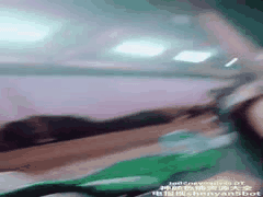 户外微风撩人：爆乳美女解衣挑逗，娇喘旷野回荡