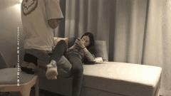 长发性感妹子牛仔裤撩人_舔奶调情直冲床上狂野口交骑乘高潮喷射