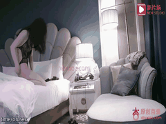 探花肥仔酒店狂欢_碎花裙模特身材妹子竟是反差淫娃_诱惑身姿让人瞬间失控欲火焚身