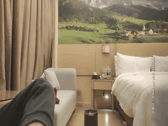 鸭哥猎艳极品白虎萝莉_潮吹群P馒头穴狂野高潮_外围小姐姐的淫荡私密派对